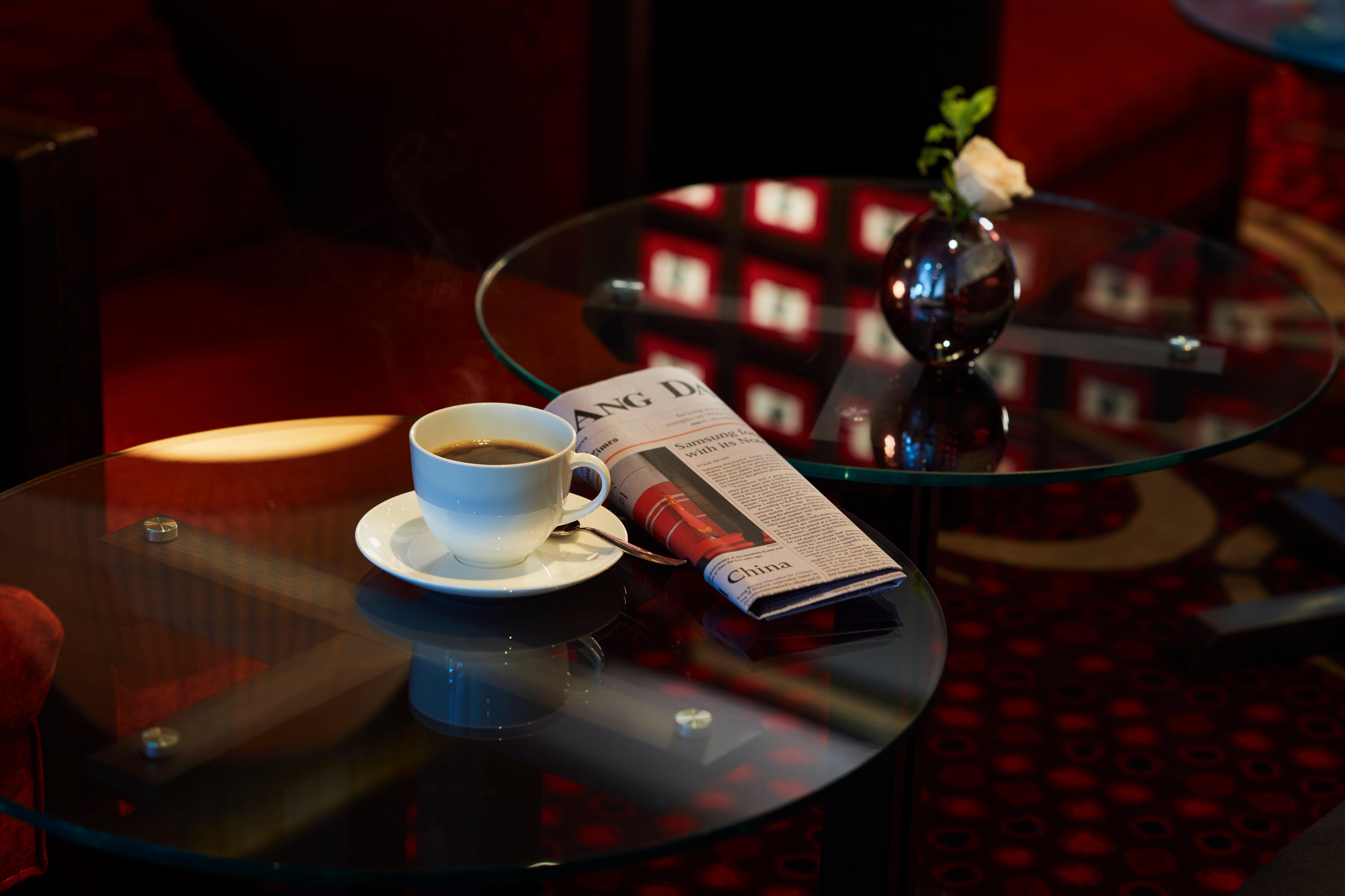 Intercontinental Seoul Coex, An Ihg Hotel Εξωτερικό φωτογραφία A newspaper on a table